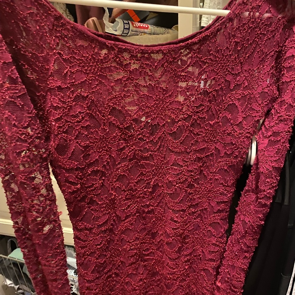LACE FORMAL DRESS MAROON